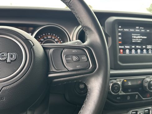 Used 2021 Jeep Gladiator Sport image 28