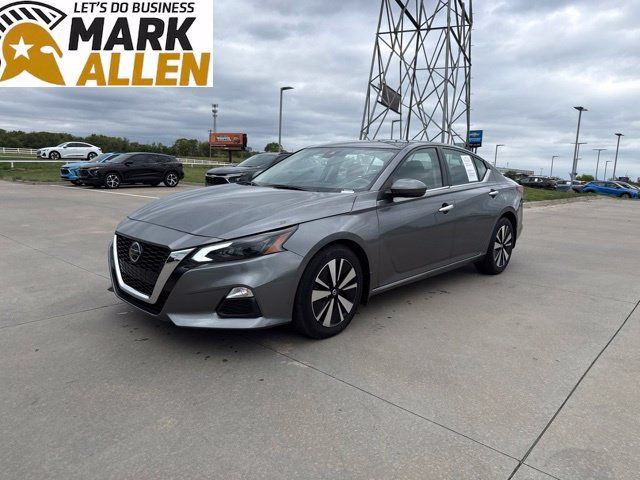Used 2021 Nissan Altima 2.5 SV w/ SV Premium Package FWD image 2