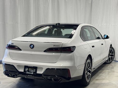 Used 2025 BMW 760i xDrive image 6