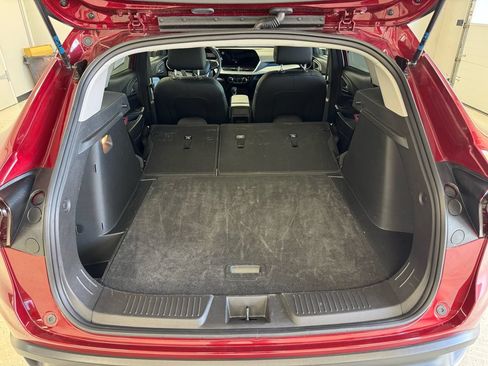 Used 2025 Chevrolet Trax LT w/ LT Convenience Package FWD image 7