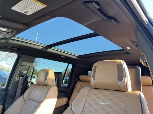 Used 2023 Cadillac Escalade ESV Sport w/ Touring Package image 23