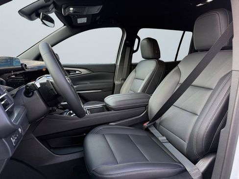 New 2026 Chevrolet Traverse LT image 9