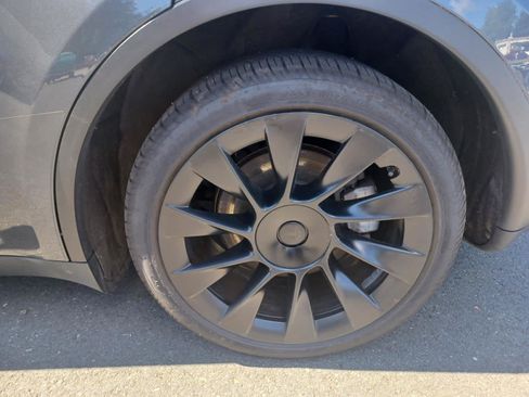 Used 2023 Tesla Model Y Long Range AWD/4WD image 17