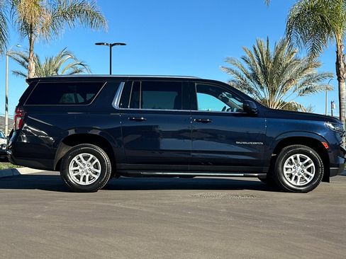 Used 2024 Chevrolet Suburban LT image 3