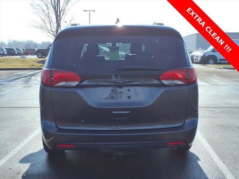 Certified 2020 Chrysler Pacifica Touring-L image 5
