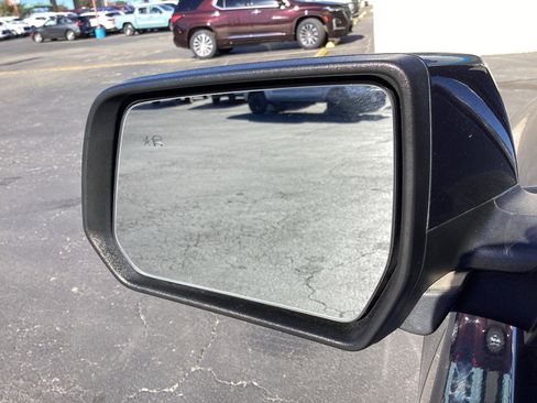 Used 2021 Chevrolet Traverse LT image 33