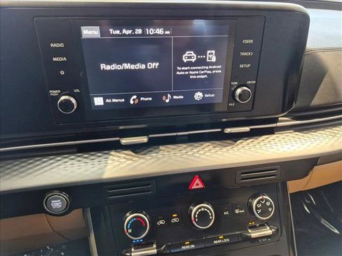 Used 2024 Kia Carnival LX FWD image 13