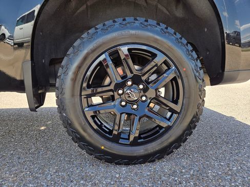 Used 2022 Chevrolet Silverado 1500 RST AWD/4WD image 11