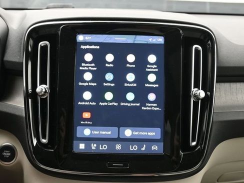 Used 2024 Volvo XC40 B5 Plus w/ Climate Package image 19