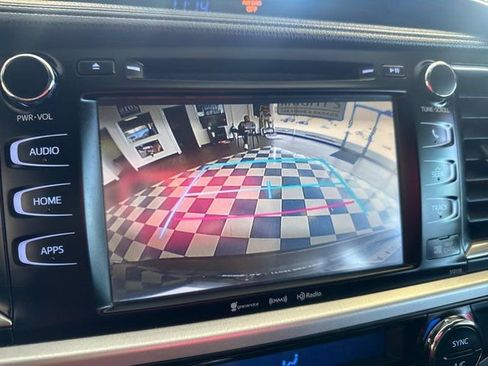 Used 2016 Toyota Highlander XLE image 20