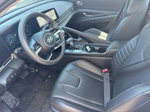 Used 2025 Hyundai Elantra Limited FWD image 15