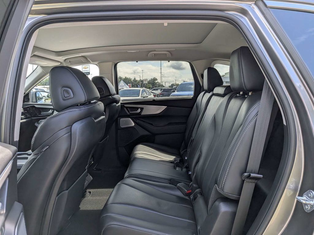 Used 2025 Acura MDX w/ Technology Package FWD image 14