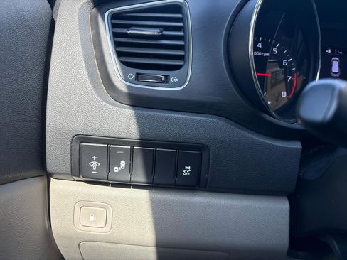 Used 2020 Kia Sedona EX FWD image 14