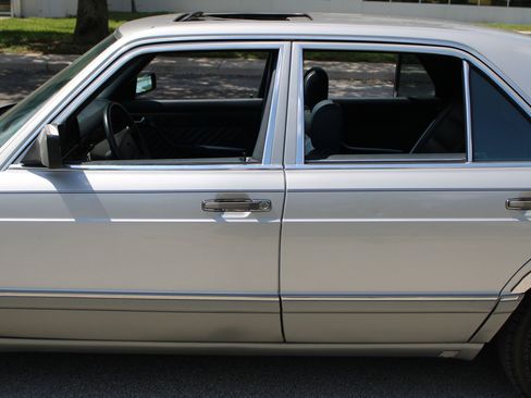 Used 1990 Mercedes-Benz 300 SE image 29