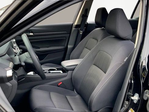 Used 2024 Nissan Altima 2.5 SV image 15