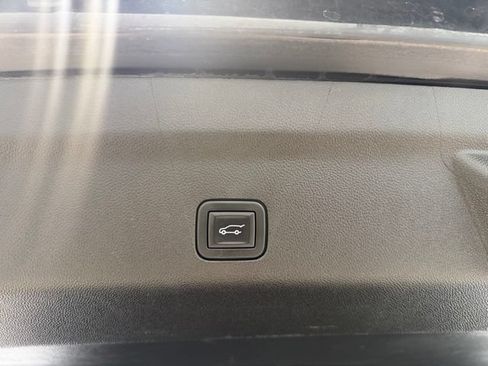 Certified 2023 Chevrolet Suburban Z71 w/ Luxury Package AWD/4WD image 12