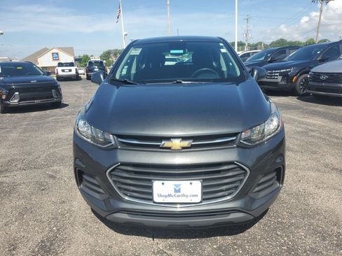 Used 2020 Chevrolet Trax LS FWD image 2