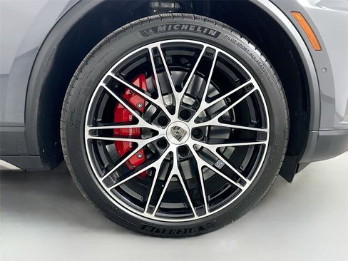 Certified 2025 Porsche Macan Turbo Electric AWD/4WD image 14