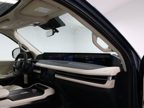 New 2027 Lincoln Navigator L Reserve RWD image 32