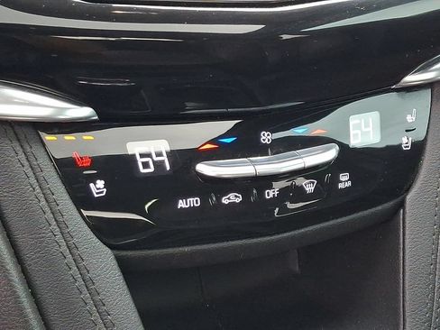 Used 2020 Cadillac XT6 Premium Luxury AWD/4WD image 17