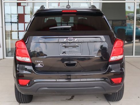 Used 2021 Chevrolet Trax LT w/ Midnight Edition FWD image 7