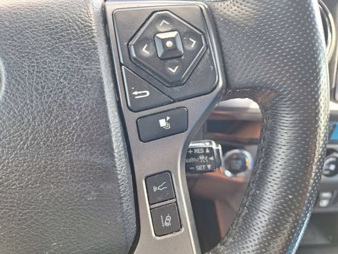 Used 2018 Toyota Tacoma TRD Sport AWD/4WD image 13