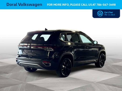 Used 2025 Volkswagen Taos SE FWD image 8