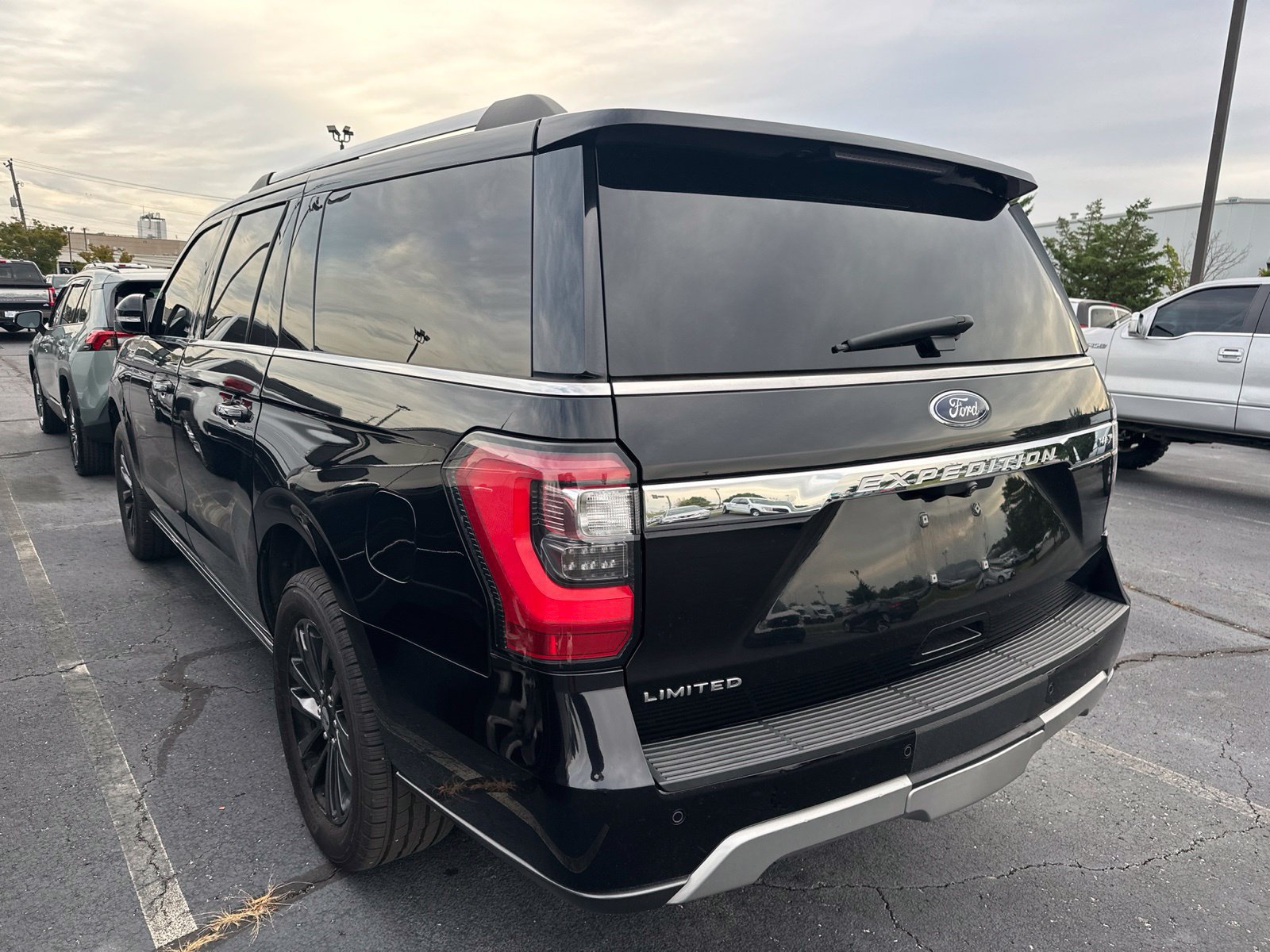 Used 2019 Ford Expedition Max Limited w/ Driver Assistance Package AWD/4WD image 4