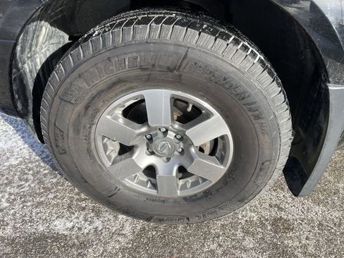 Used 2011 Nissan Frontier PRO-4X w/ Pro-4x Luxury Pkg image 9