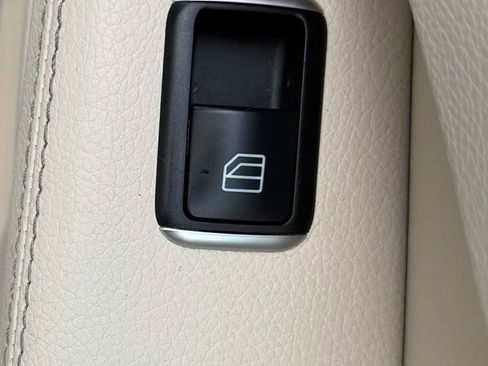 Used 2014 Mercedes-Benz E 350 4MATIC Sedan image 40