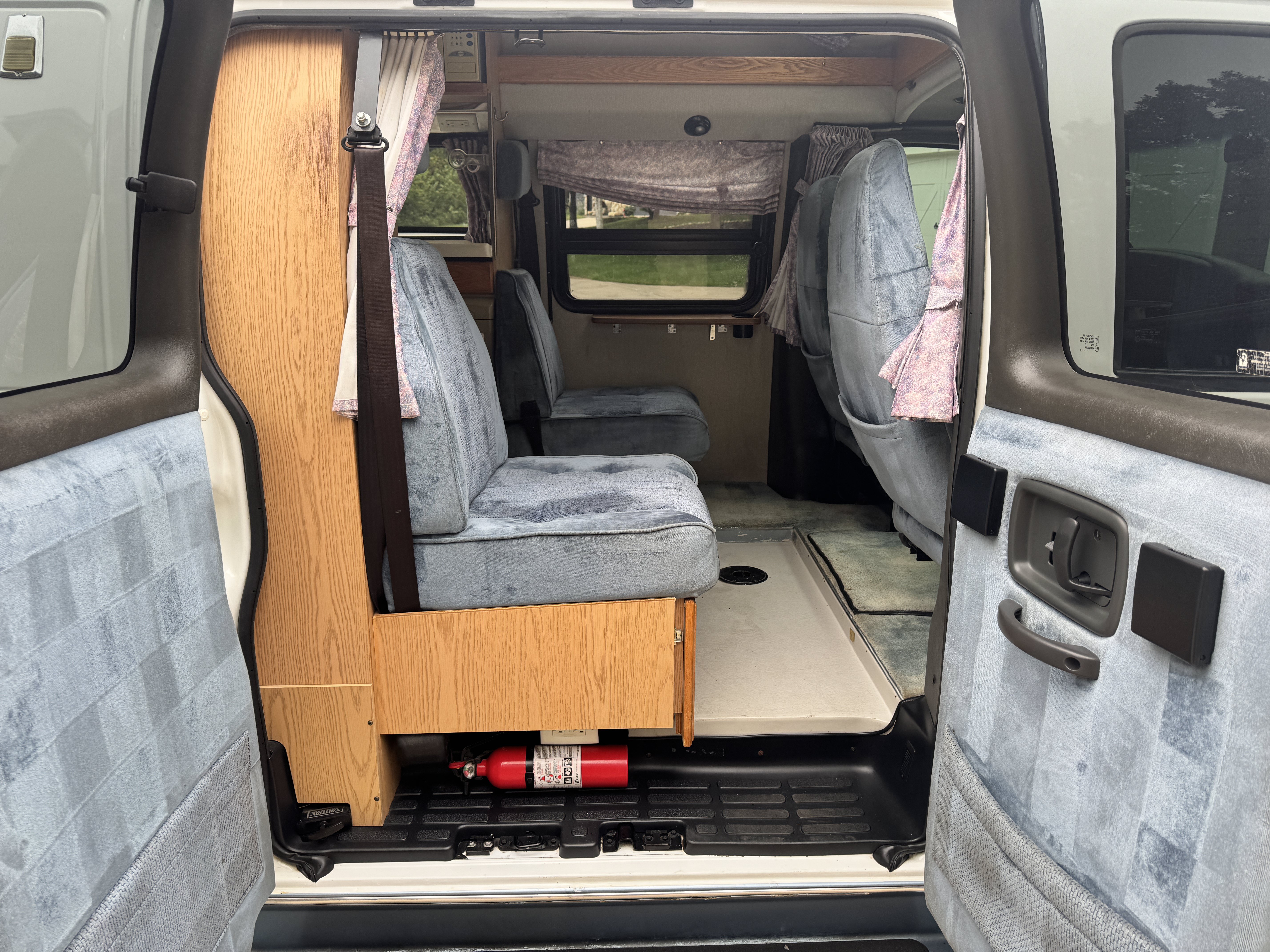 Used 2002 Chevrolet Express 3500 Extended w/ Preferred Equipment Group 2 RWD image 19