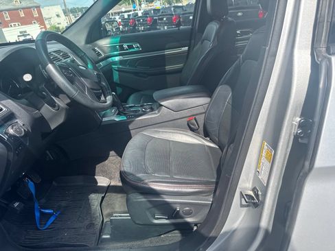 Used 2018 Ford Explorer Sport w/ Equipment Group 401A AWD/4WD image 9