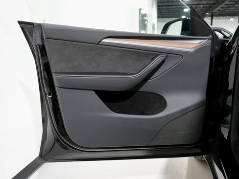 Used 2023 Tesla Model Y Long Range image 14