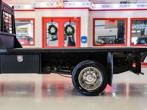 Used 2018 Ford F550 2WD Regular Cab Super Duty image 11