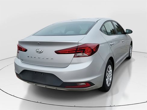 Used 2019 Hyundai Elantra SE image 4