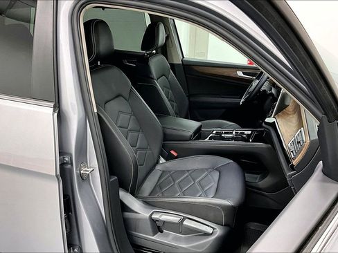 Used 2025 Volkswagen Atlas SE AWD/4WD image 9