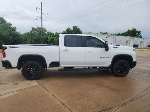 Used 2025 Chevrolet Silverado 2500 LT w/ Trail Boss Package AWD/4WD image 6