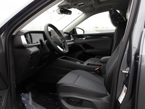 New 2026 Volkswagen Tiguan SE AWD/4WD image 16