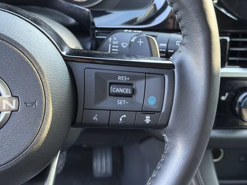 Used 2025 Nissan Pathfinder SL FWD image 28