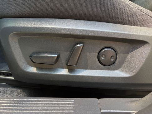 Used 2025 Nissan Rogue SV FWD image 22