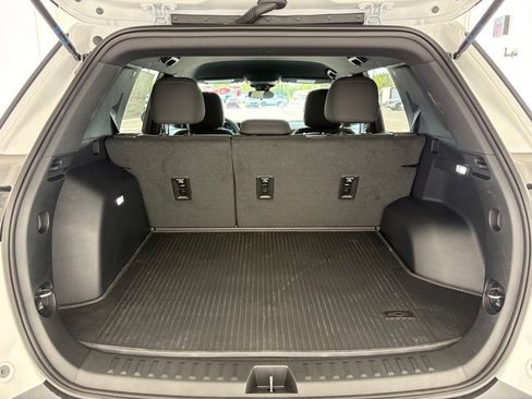 New 2027 Chevrolet Equinox LT w/ LPO, Floor Liner Package FWD image 38