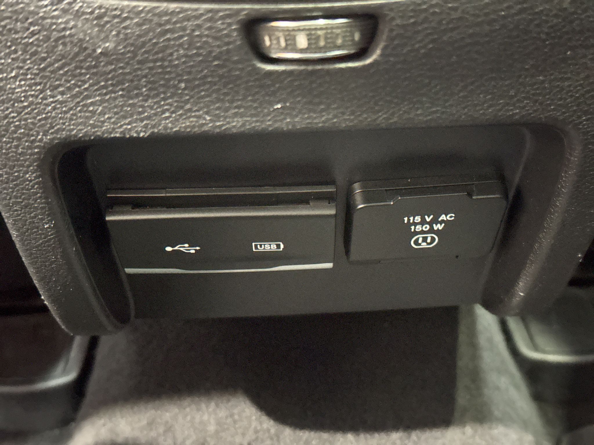 Used 2019 Jeep Cherokee Limited w/ Technology Group AWD/4WD image 13