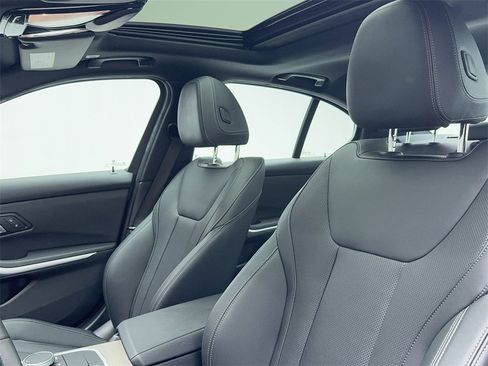 Used 2025 BMW 330i Sedan image 40
