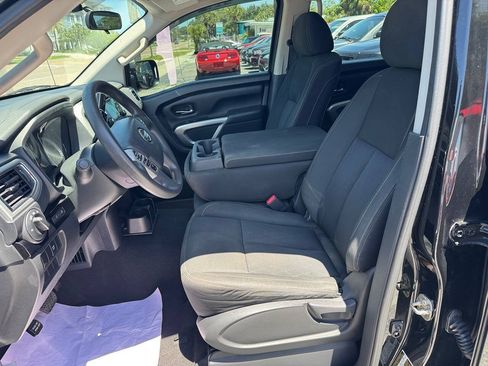 Used 2017 Nissan Titan SV RWD image 11