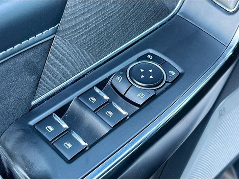 Used 2023 Ford F150 Platinum image 18