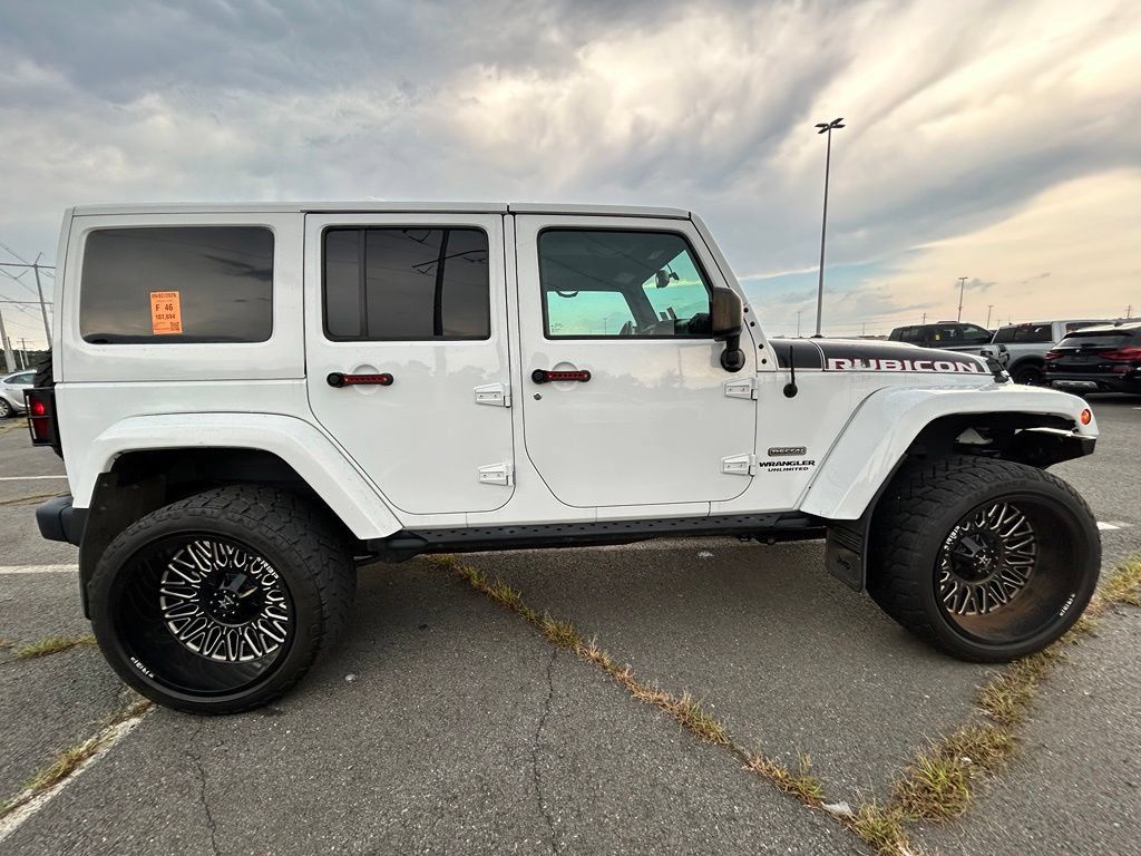 Used 2017 Jeep Wrangler Unlimited Rubicon AWD/4WD image 5