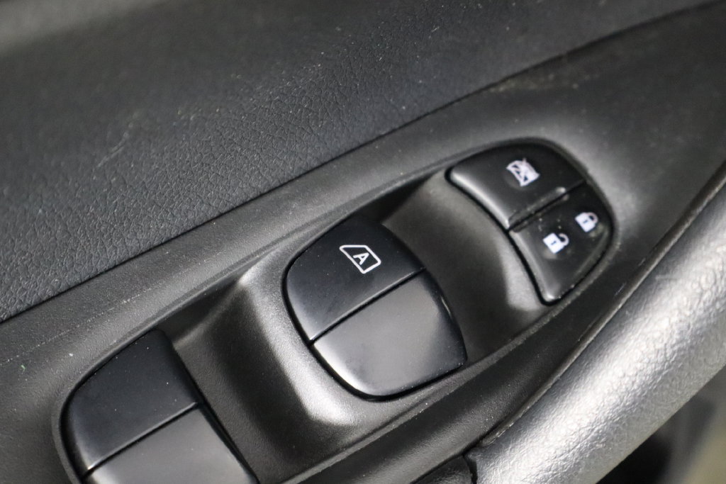 Used 2020 Nissan Rogue SV w/ Premium Package FWD image 20