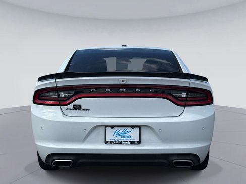 Used 2019 Dodge Charger SXT w/ Blacktop Package RWD image 5