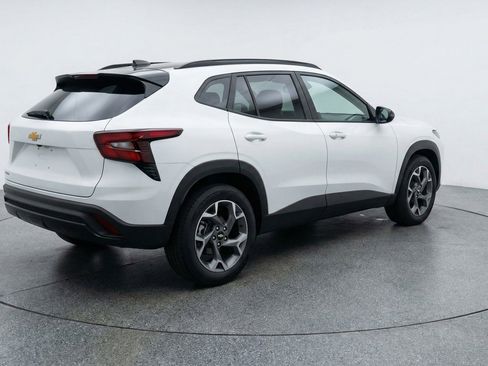 Used 2025 Chevrolet Trax LT image 9