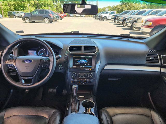 Used 2016 Ford Explorer XLT w/ Equipment Group 202A AWD/4WD image 21